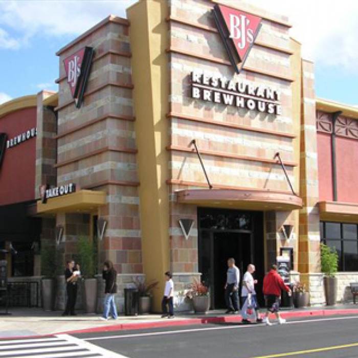 exterior of bj's restaurant