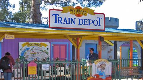 theme park train ride
