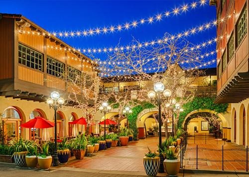 todos santos plaza at night