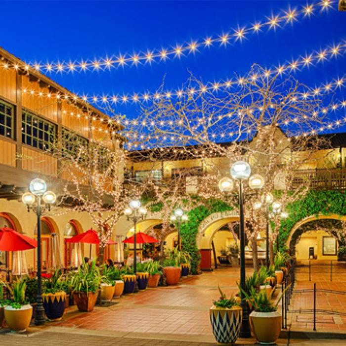 todos santos plaza at night