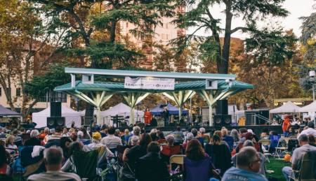 live music in the park