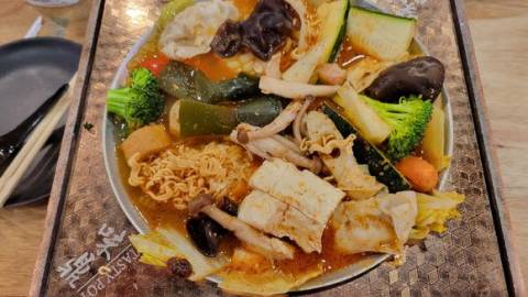 Park & Shop? No, park and eat